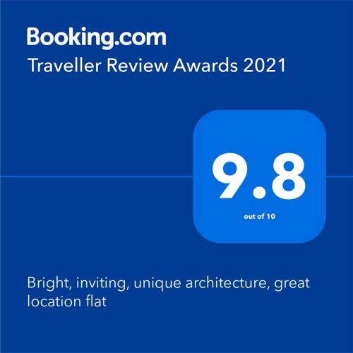Apartamento Bright, Inviting, Unique Architecture, Great Location Flat