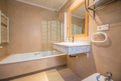 Apartamento Enjoygranada Emir 3a - Piscina, Gym & Parking