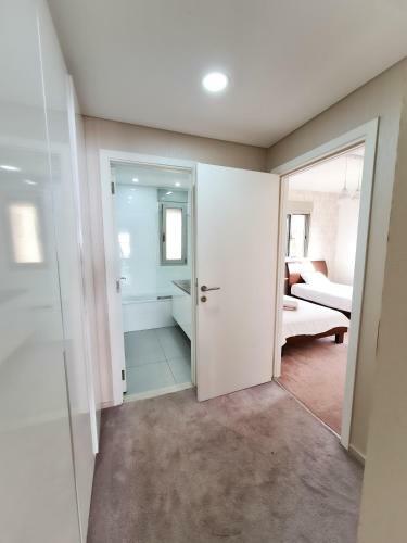 Sea & Sky Apartment 275 M2 Dbaye
