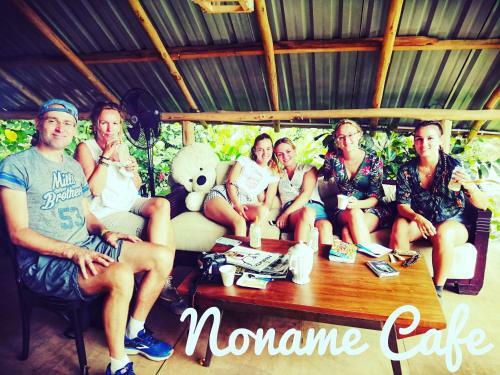 Noname Hostel And Cafe
