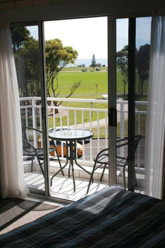 Beach Park Motor Inn