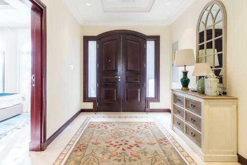 Chic 5br Villa With Private Pool On Palm Jumeirah