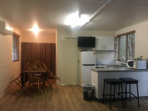 Mapleton Cabins & Caravan Park
