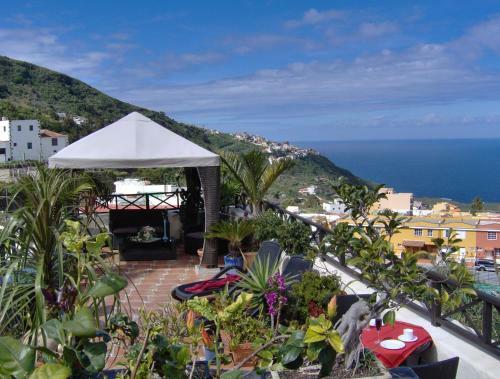 Apartment Mit Privatem Balkon Und Meerblick Im Rustikalen Stil