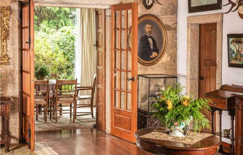 Nice Home In La Coru�a With Wifi And 7 Bedrooms