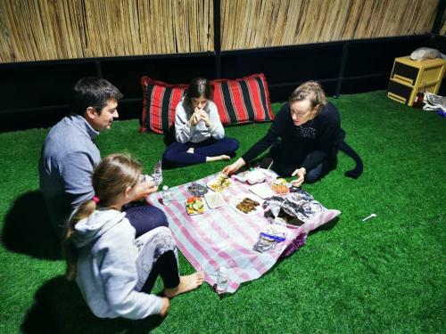 Alshmokh Camp