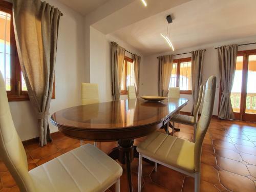 Villa Ca�n Roser