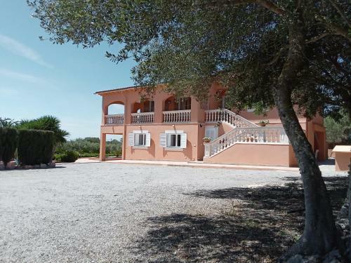 Villa Ca�n Roser