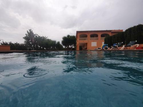 Villa Ca�n Roser