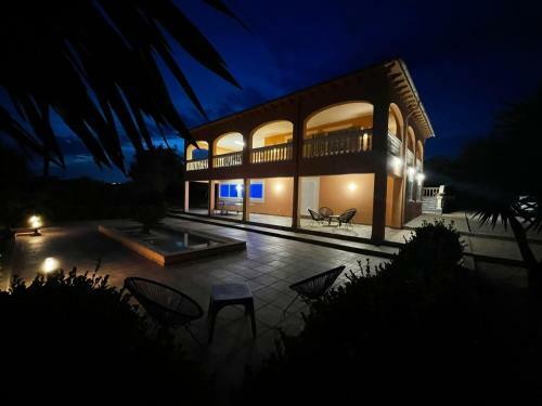 Villa Ca�n Roser