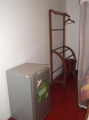 Hostal White Flower Gust Hose In Unawatuna