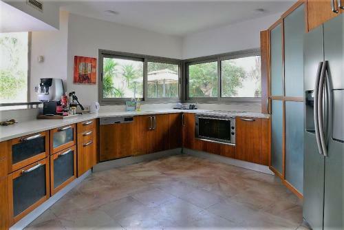 Villa Loft With Pool 20m Length Heated , 300m From Sea