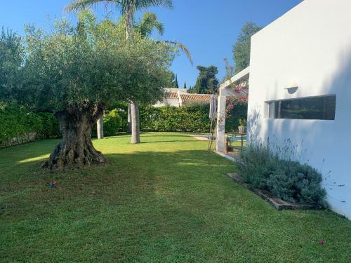 Habitaci�n Con Jard�n Y Terraza En El Tosalet