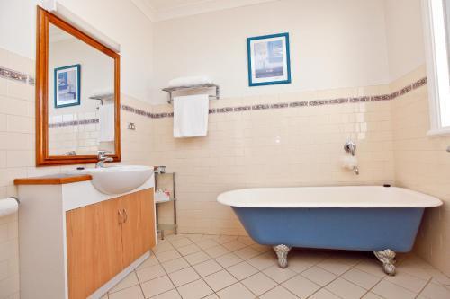 Emaroo Cottages Broken Hill