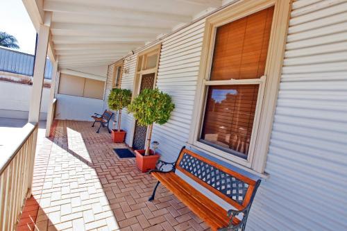 Emaroo Cottages Broken Hill