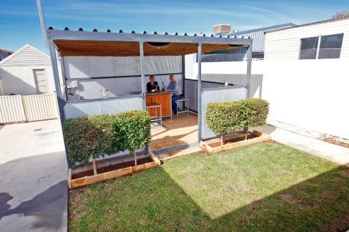 Emaroo Cottages Broken Hill