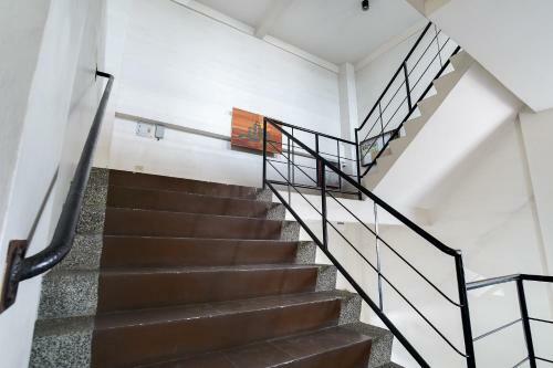 Hotel Vaccinated Staff - Oyo 425 Residences By Sirc