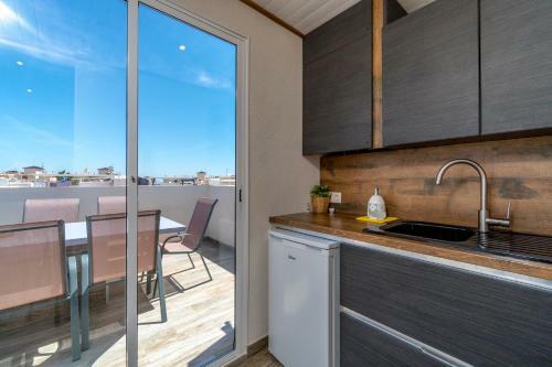 Sunny Luxury Apartment