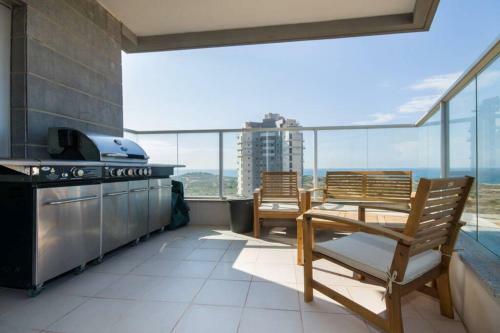 Sea View And New Beach Modern Apart With Balcony