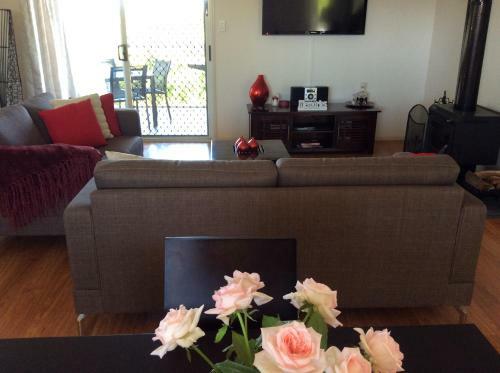 Bed & Breakfast Tinaroo Sunset Retreat