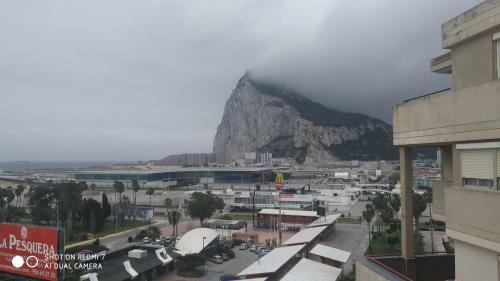 Apartamento Cosy Flat For Comfy Stay - Gib Rock View 3