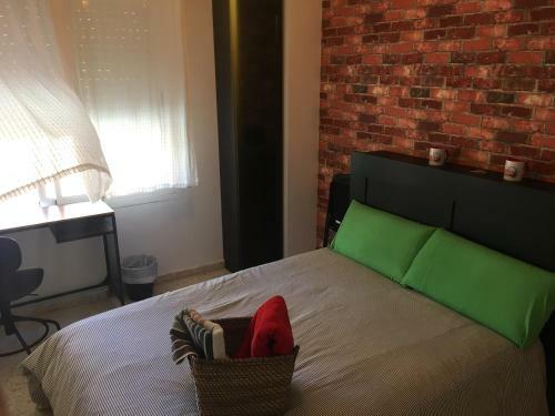 Beach, City & Gibraltar (Shared Apartment)