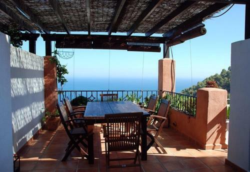Stunning Sea Views Pool Garden
