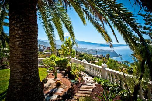 El Refugio Apartments & Villa