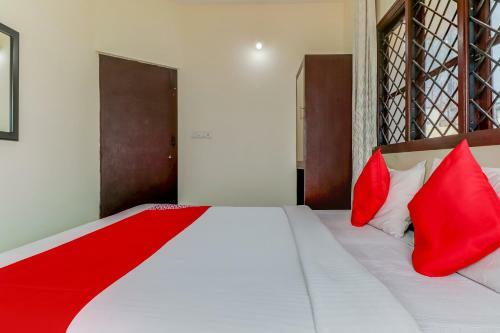 Apartamentos Oyo 2677 Hotel Royal Blue