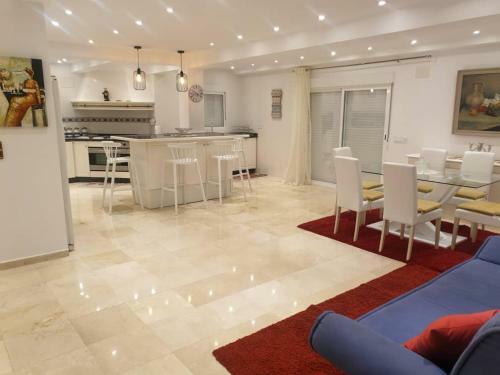 De Luxe Villa