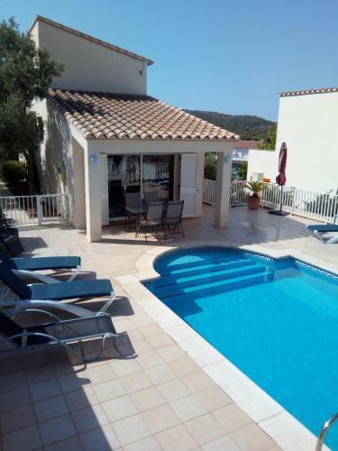 Beautiful Hillside Property - Villa Muntanya