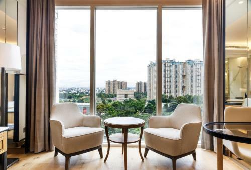 Hotel The Leela Bhartiya City Bengaluru