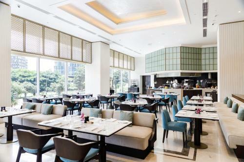 Hotel The Leela Bhartiya City Bengaluru