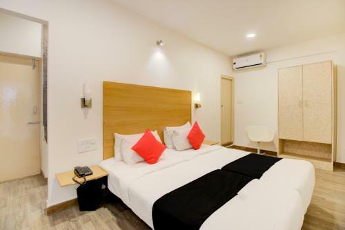 Capital O 77459 Smile Hotels