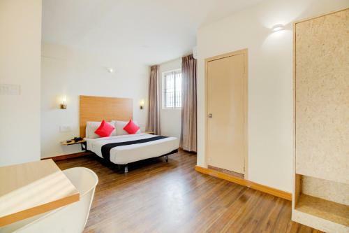 Capital O 77459 Smile Hotels