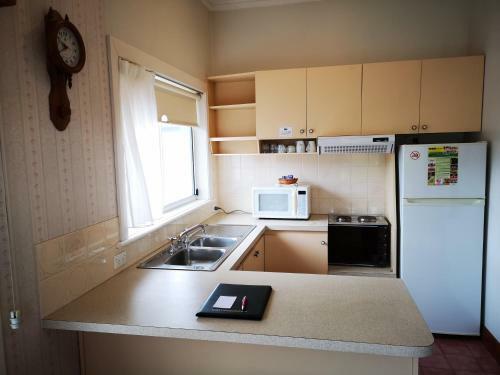 Motel Mayfair On Cavell