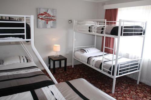 Motel Mayfair On Cavell