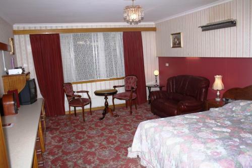 Motel Mayfair On Cavell