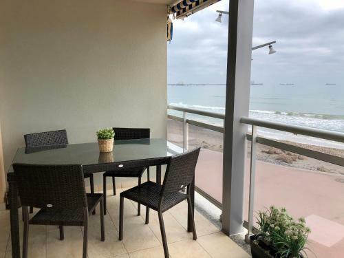 Apartamento Pineda Beach 1a L�nea de Mar & Parking
