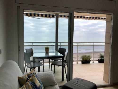 Apartamento Pineda Beach 1a L�nea de Mar & Parking