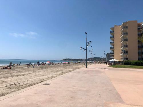 Apartamento Pineda Beach 1a L�nea de Mar & Parking