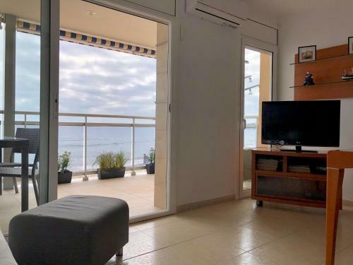 Apartamento Pineda Beach 1a L�nea de Mar & Parking