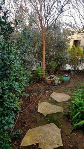 Hostal Studio By The River