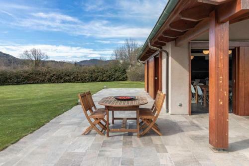 Villa La Solfa Casa Aislada Con Amplio Jard�n