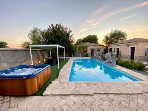 Villa Exclusiva Piscina Con Jacuzzi Y Jard�n Privado
