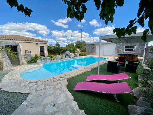 Villa Exclusiva Piscina Con Jacuzzi Y Jard�n Privado