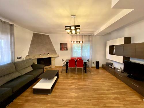 Villa Exclusiva Piscina Con Jacuzzi Y Jard�n Privado