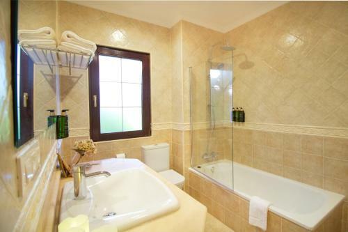 Hotel Pe�as Blancas