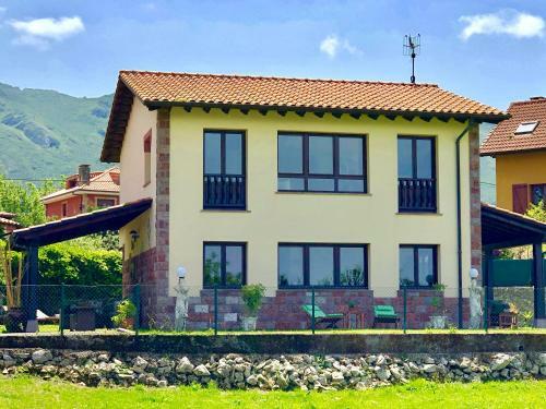 Casa Frente A Los Bufones de Pria