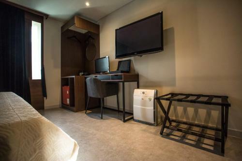 Motel Hotel Egg